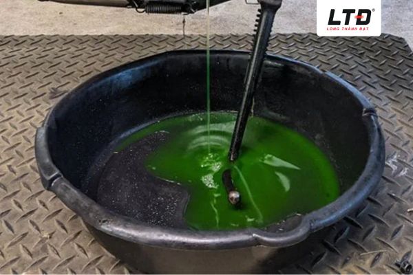 Khi nước đã xuống cấp nó sẽ chuyển màu