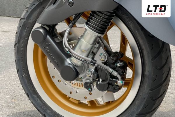 Hệ thống chống bó cứng phanh ABS giúp lái xe an toàn trên mọi địa hình và điệu kiện thời tiết