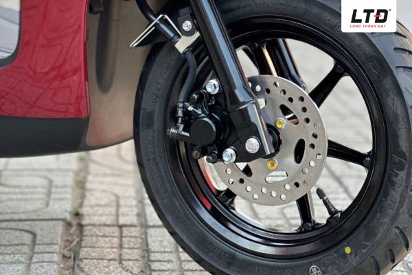 Hệ thống phanh an toàn và lốp trước kích thước 12 inch 