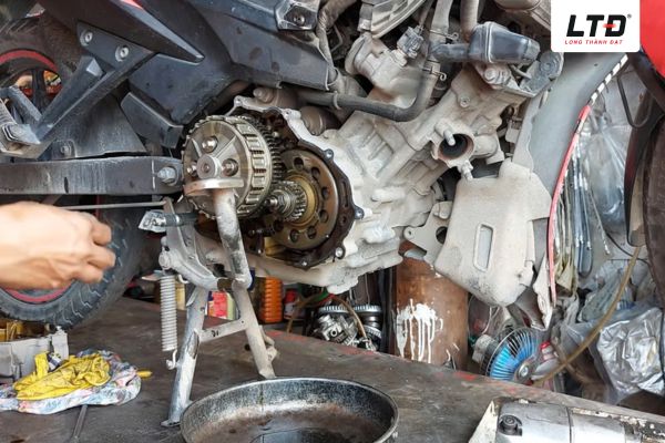 Trượt côn làm ảnh hưởng toàn diện đến hiệu suất và kinh phí sử dụng xe