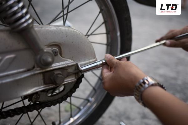 Nếu không tăng sên kịp thời, xe có thể gây nguy hiểm khi di chuyển.