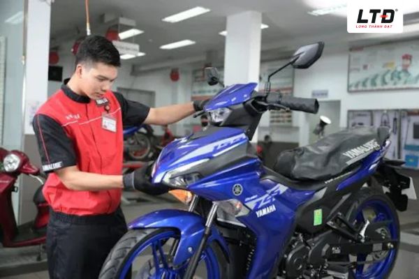 Bạn nên thay dầu giảm xóc sau mỗi 12.000 – 15.000 km di chuyển