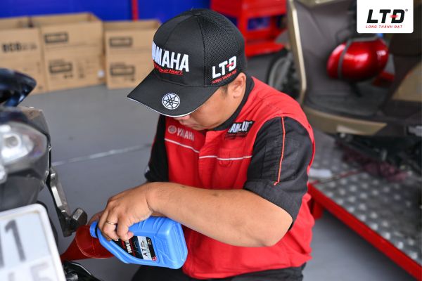 Yamaha Long Thành Đạt cung cấp đầy đủ các dòng nhớt Yamalube chính hãng