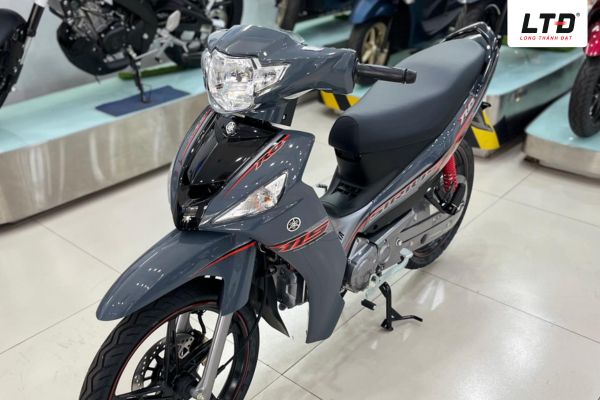 Trọng lượng xe nhẹ giúp việc dắt xe hay xoay trở linh hoạt hơn