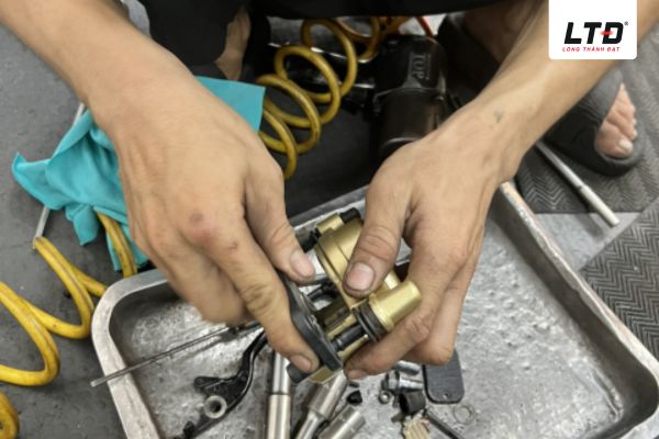 Heo dầu xe máy nên được kiểm tra định kỳ để xe hoạt động ổn định 