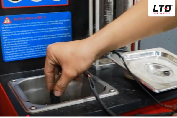 Bạn nên vệ sinh định kỳ sau mỗi 15.000 - 20.000 km