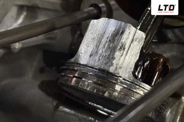 Hiện tượng bó kẹt piston trong xi-lanh rất dễ xảy ra 