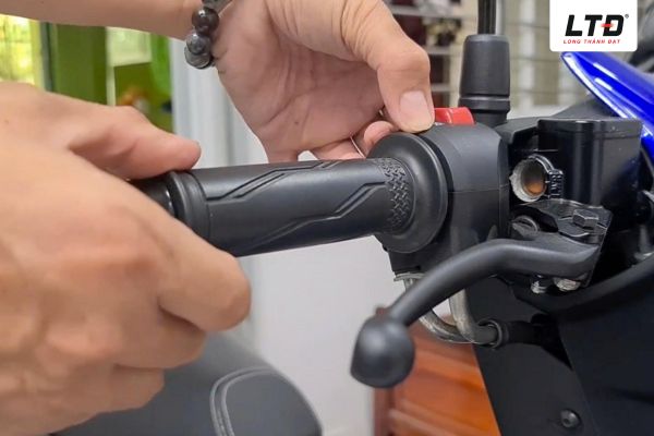 Bố ba càng gặp vấn đề khiến xe rung giật mạnh khi đề-pa