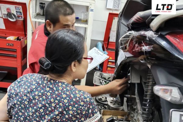 Cần xử lý sớm tình trạng hở bạc xe máy