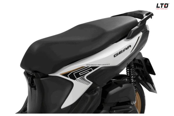 Yên xe dài & phẳng tạo tư thế ngồi vững chãi và thoải mái