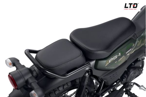 Yên xe được phân chia riêng biệt trước sau